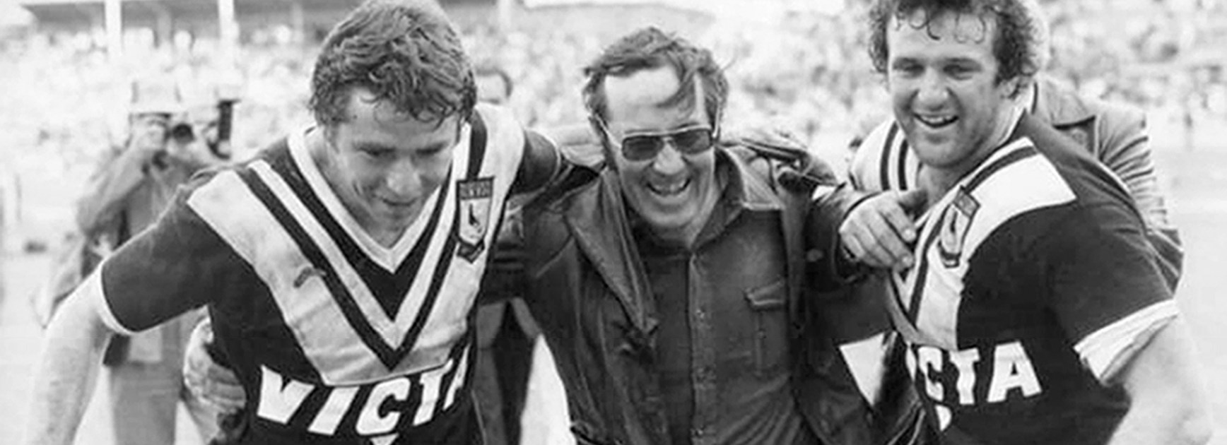 Roy Masters with Wests players at the SCG.